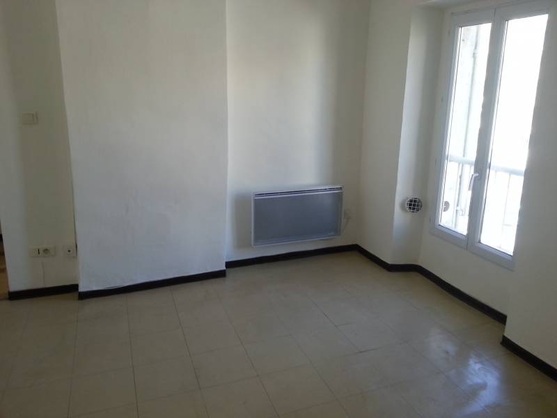 Location Appartements T2 Marseille 13004  1 chambre, salle d'eau WC, cuisine, 3e étage