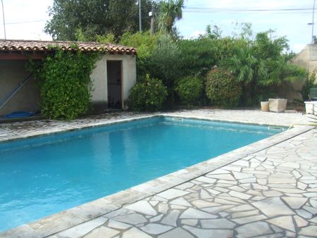 Vente  Marignane 13700  800m² de terrain env. avec garage et piscine