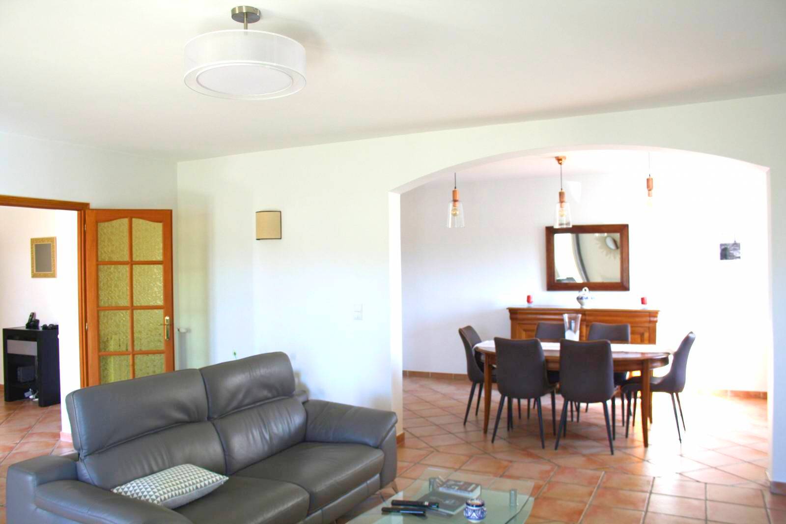 Grand séjour salon maison T4 en vente sur Marignane