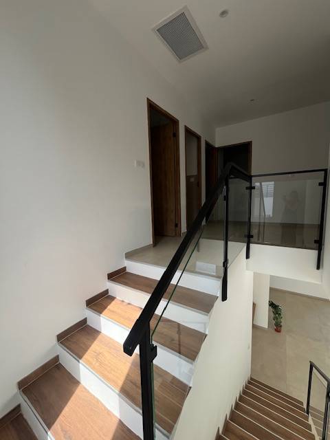 Maison T6 Calas  5 Chambres, maison neuve, piscine trés belle prestations