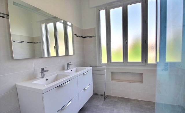 Villa T4 Marignane au pied de la Colline dans quartier recherché avec piscine et possibilité d'aménager une dépendance