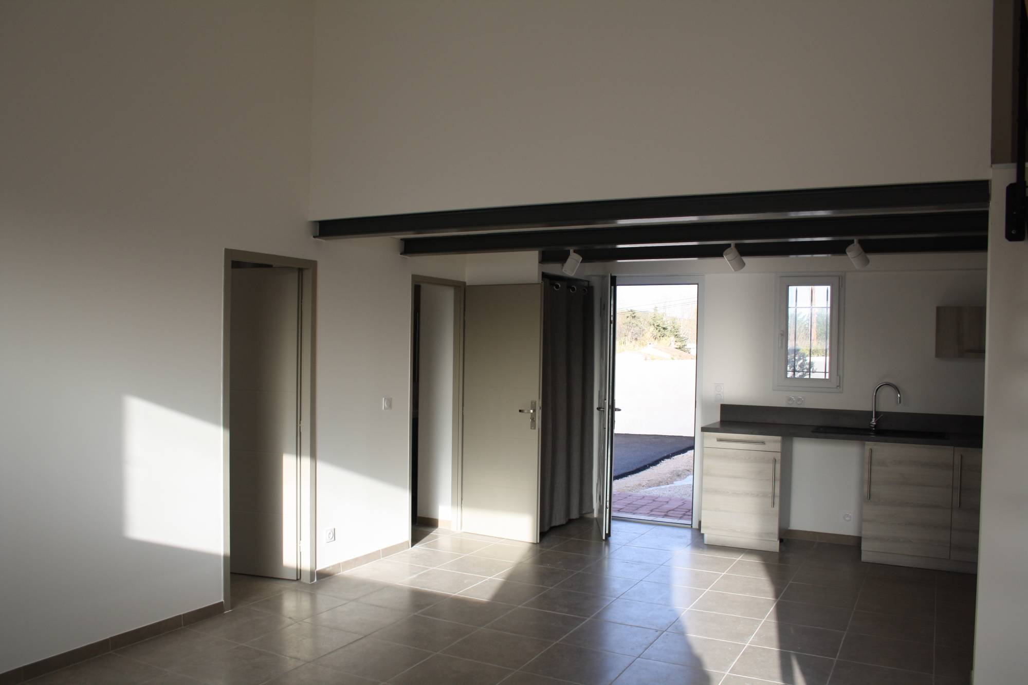 Location Appartement T3 Gignac la Nerthe  Résidence privée 2 places de parking 2 chambres