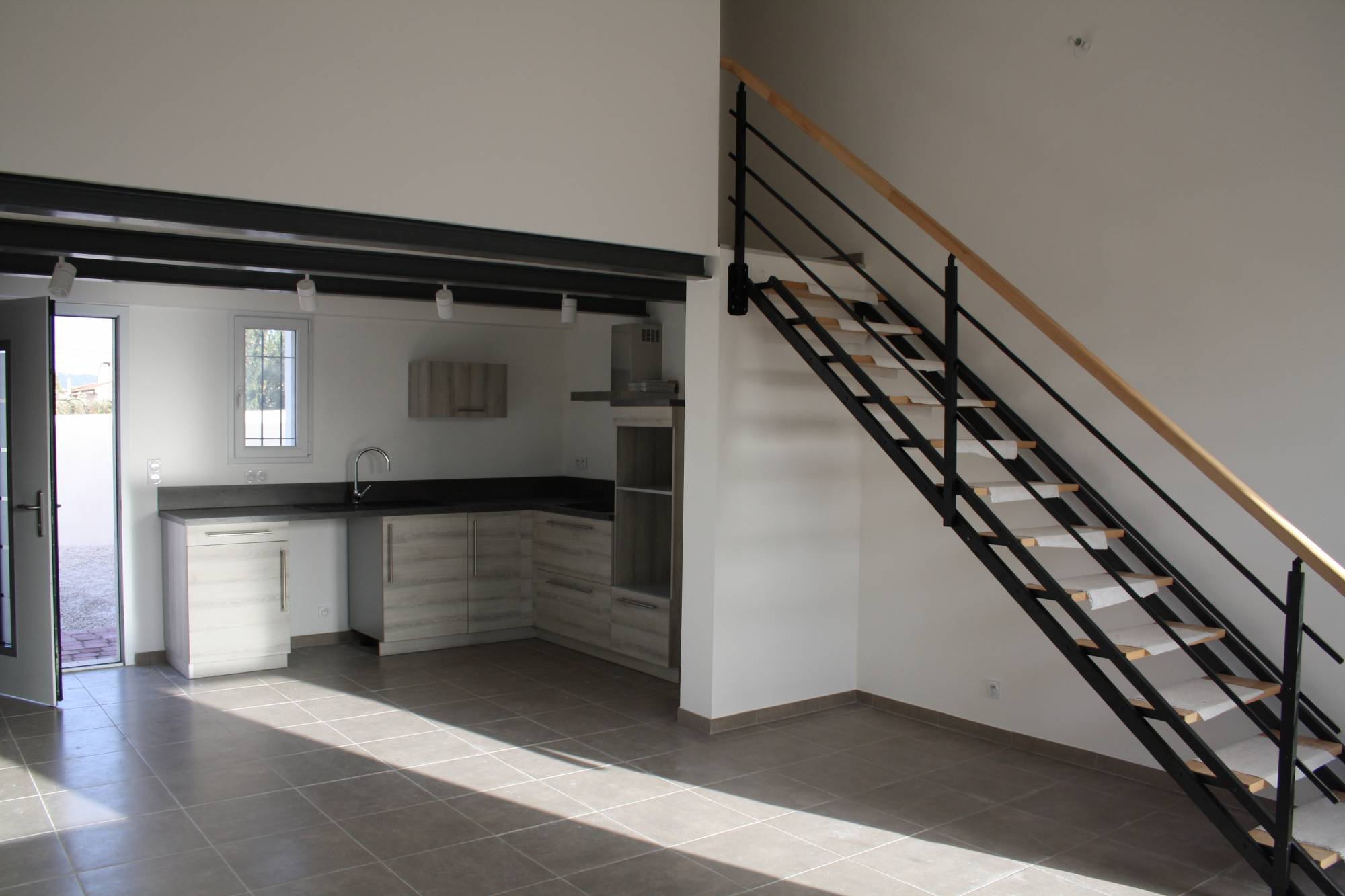 Location Appartement T3 Gignac la Nerthe  Résidence privée 2 places de parking 2 chambres