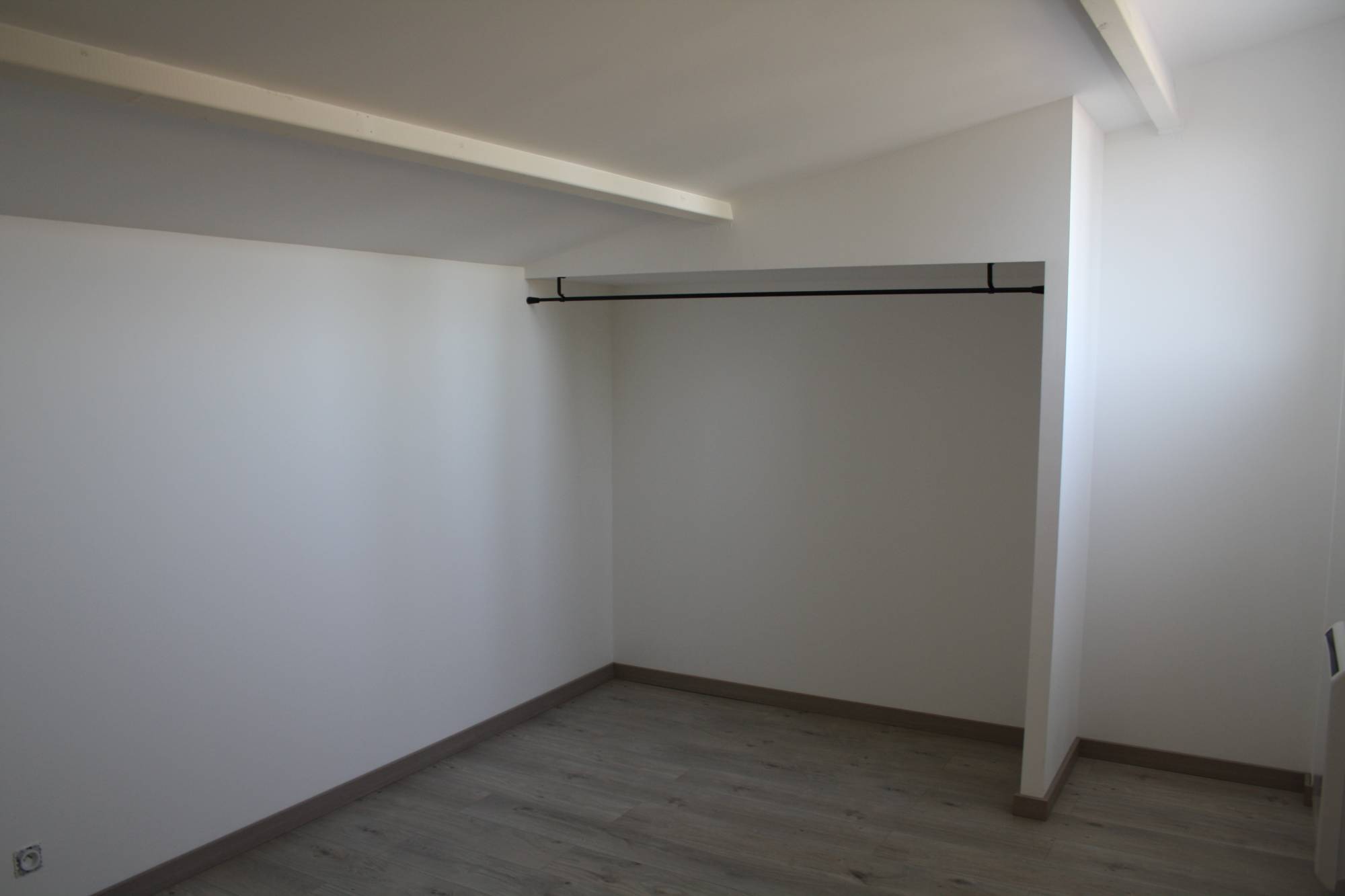 Location Appartement T3 Gignac la Nerthe  Résidence privée 2 places de parking 2 chambres