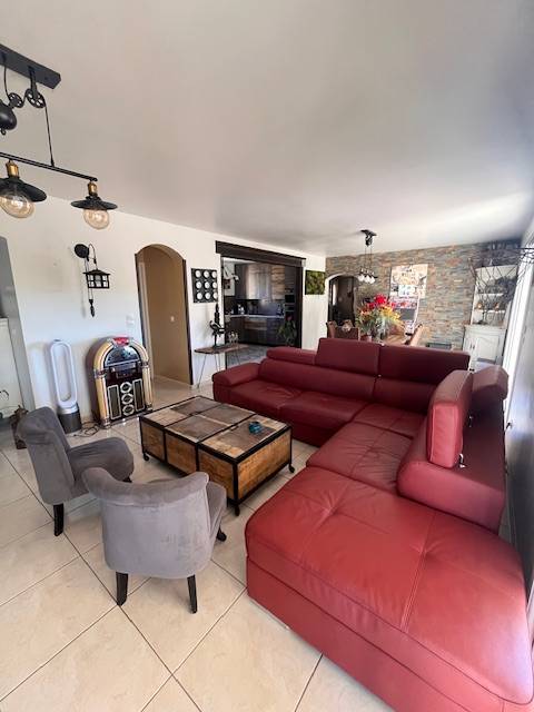 Villa T5 Rognac Les Barjaquets 4 chambres, un garage, une piscine, vue sur l'étang