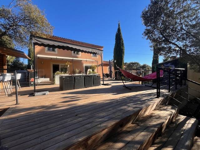 Villa T5 Rognac Les Barjaquets 4 chambres, un garage, une piscine, vue sur l'étang