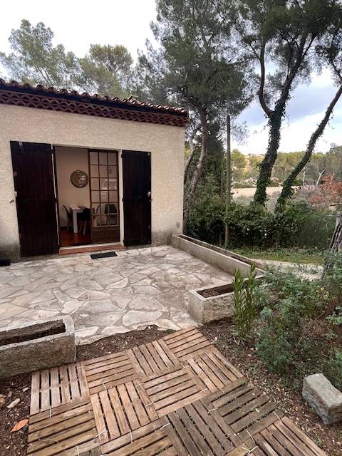 Appartement T2 Ensues La Redonne Les Bourgailles 1 chambre une terrasse et une place de aprking