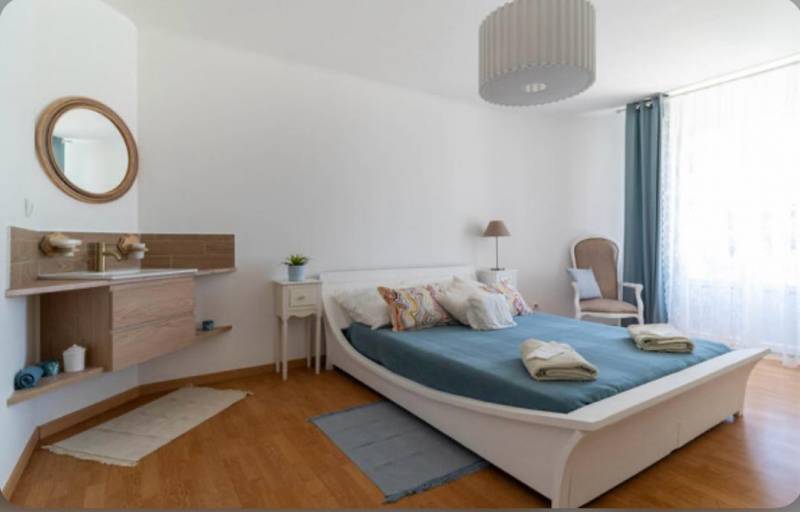 Villa T6 Marignane Colline 5 grandes chambres, meublée, piscine et cuisine d'été