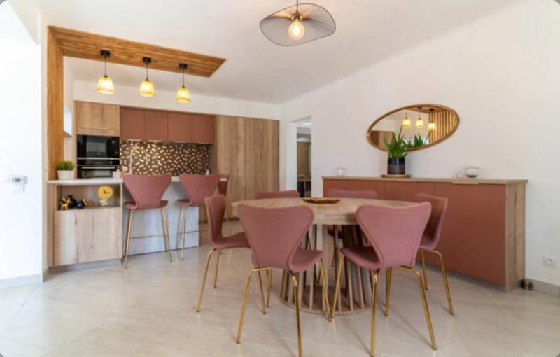 Villa T6 Marignane Colline 5 grandes chambres, meublée, piscine et cuisine d'été