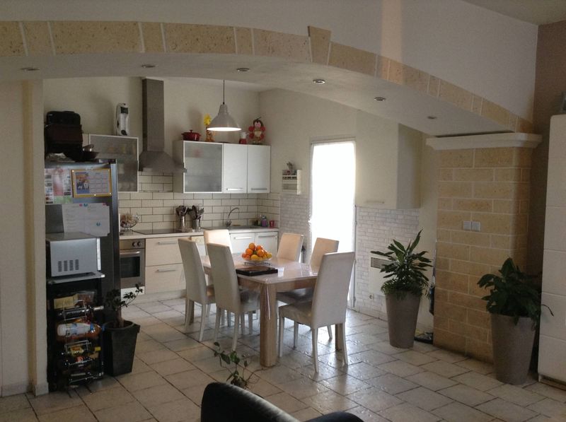 Vente  T4 Saint-Victoret, 3 chambres, cuisine équipée, terrasse 240m² de jardin