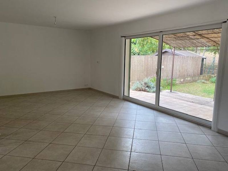 Location maison T4 Simiane collongue  3 chambres grand garage 300m² de terrain