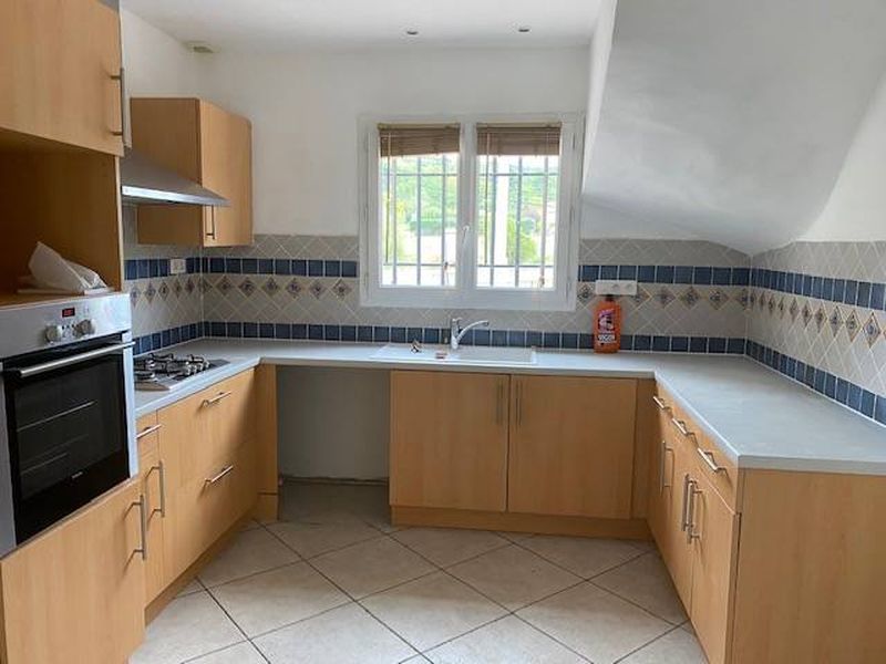 Location maison T4 Simiane collongue  3 chambres grand garage 300m² de terrain