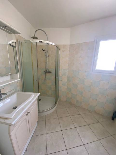 Villa Simiane collongue  3 chambres 700m² abri voitures