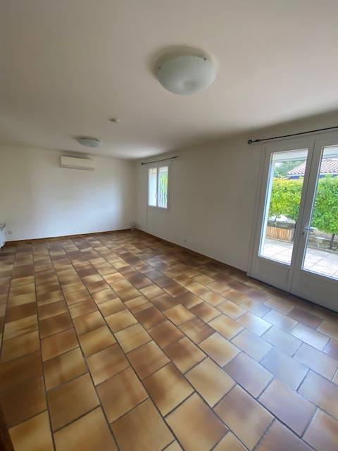 Bas de villa T3 avec terrasse place de parking Marignane Colline 