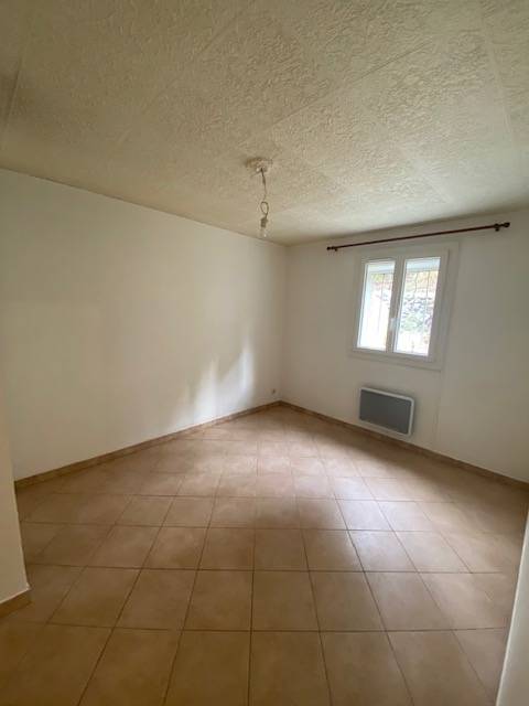 Bas de villa T3 avec terrasse place de parking Marignane Colline 