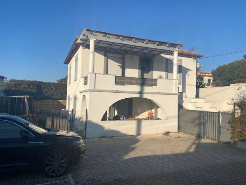 Haut de villa Marignane Colline 2 Chambres balcon jardin et places de parking