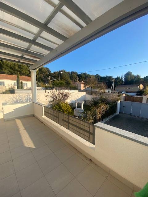 Haut de villa Marignane Colline 2 Chambres balcon jardin et places de parking