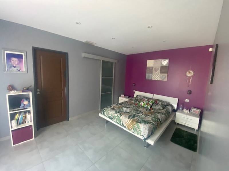 Villa T5 Marignane  Résidence privée