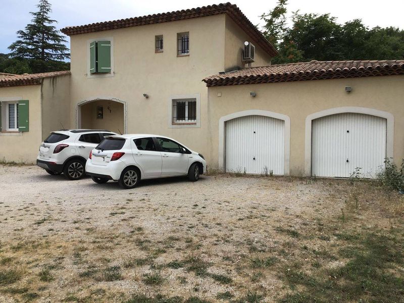 Location maison T4 Simiane collongue  3 chambres grand garage 300m² de terrain