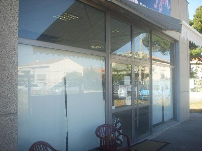 Vente locaux T1 St Victoret 13730  Location, grande vitrine, parking sécurisé