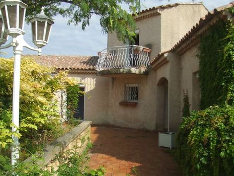 Vente  Marignane 13700  800m² de terrain env. avec garage et piscine