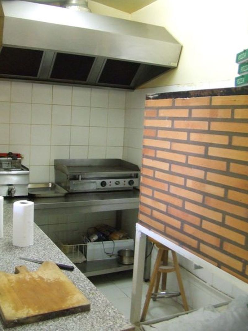 Vente locaux T2 Marignane 13700  Materiel récent. Four à pizza neuf. Terrasse