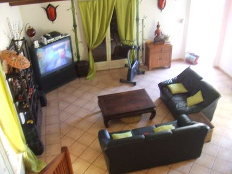Vente Villa T4 Marignane 13700  Grand séjour avec cuisine ouverte. 250m² de terrain env.