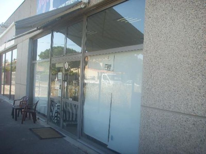Vente locaux T1 St Victoret 13730  Location, grande vitrine, parking sécurisé