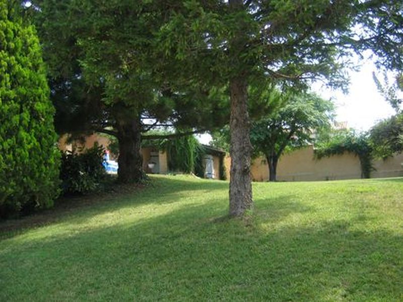 Vente Villa T4/5 Gignac-la-nerthe 13180  grand jardin, terrasse et garage. Beaux volumes