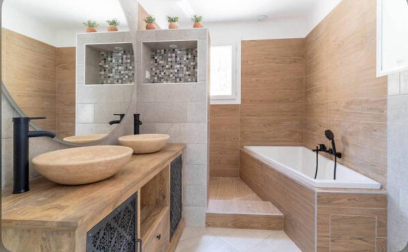 Villa T6 Marignane Colline 5 grandes chambres, meublée, piscine et cuisine d'été